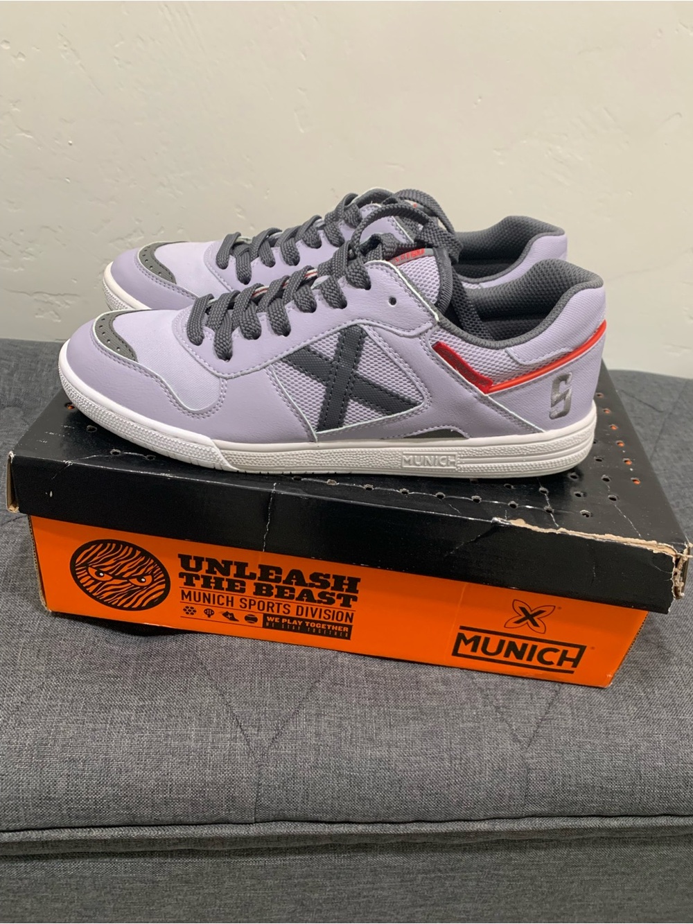 Munich Continental V2 Futsal Indoor Soccer Size EU 40 (≈26.4 cm)
